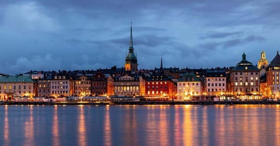 Stockholm: Must-See Attractions Walking Tour with a Guide - Starting in Stortorget, Stockholm’s colorful old square