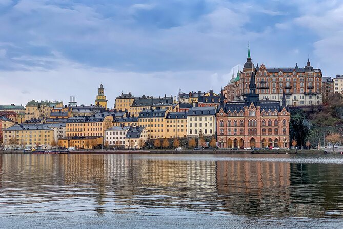 Stockholm: Old Town and City Guided Walking Tour - Start at the Gustav III Statue and follow the royal thread