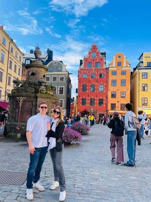 Stockholm: Old Town Guided Walking Tour (English / Deutsch) - Svartmangatan, Mårten Trotzigs Gränd, and Narrow-Street Stockholm