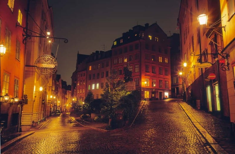 Stockholm: Old Town Historical Walking Tour - Stockholm’s narrowest street and the old marketplace
