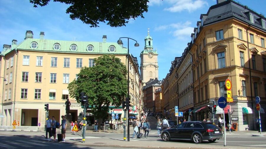 Stockholm: Old Town Walking Tour and the Vasa Museum - Finding the Iron Boy statue