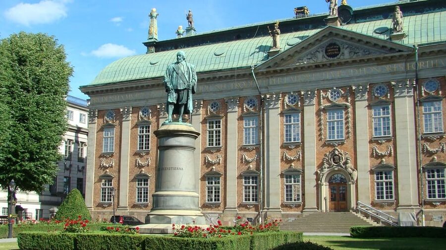 Stockholm: Old Town Walking Tour and the Vasa Museum - How much guiding should you expect?