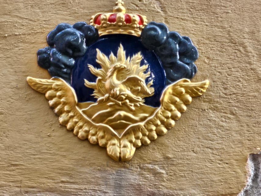 Stockholm: Old Town Walking Tour, stories and secrets - Finishing at Mynttorget and understanding the present