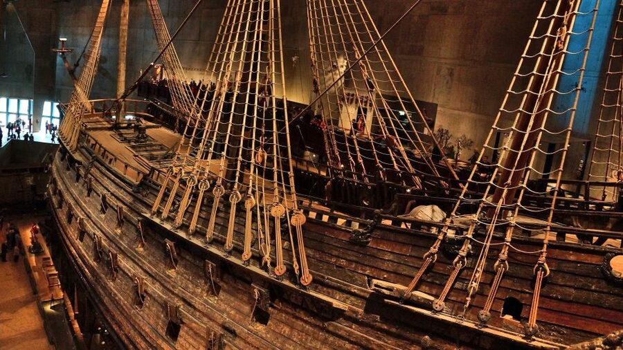 Stockholm: Old Town Walking Tour w/ Vasa Museum & Boat Ride - What the guides add to the Old Town walk