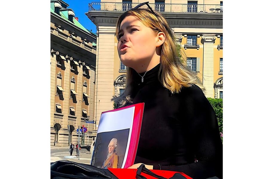 Stockholm: Old Town Walking Tour with Local Guide - The House of Nobility and Riddarholmen