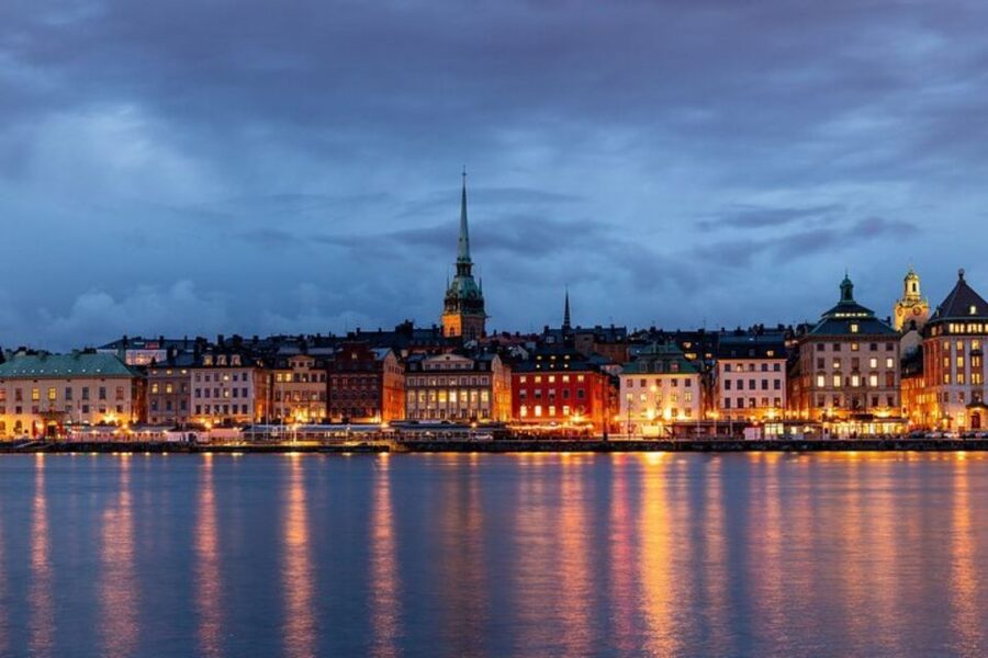 Stockholm: Private Custom Walking Tour With A Tour Guide - Viewpoints, islands, and time for photographs