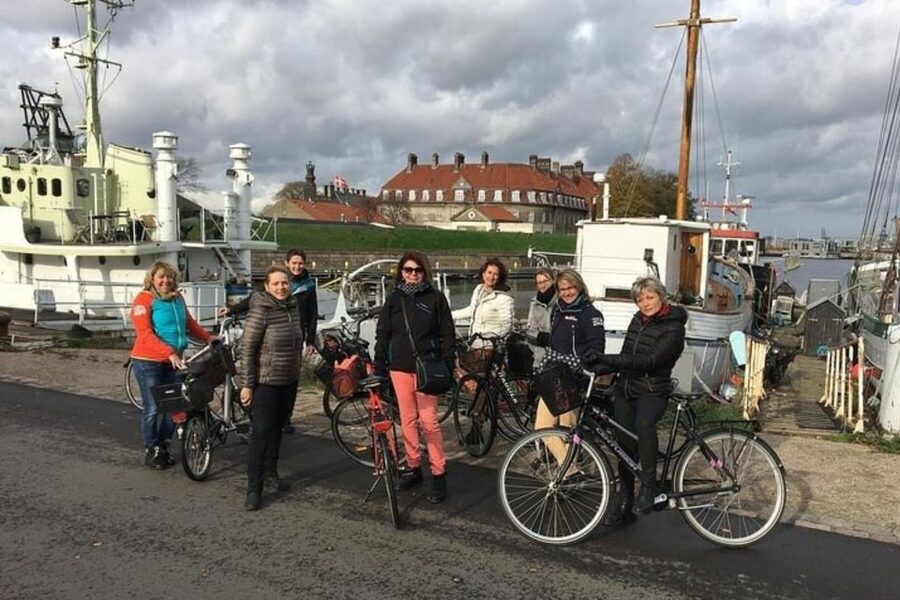 Stockholm: Private Custom Walking Tour With A Tour Guide - Choosing the right guide language and group size
