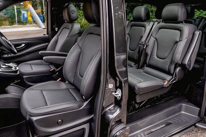 Stockholm- Private transfer to/from Arlanda Airport and city - Drivers who add a personal touch