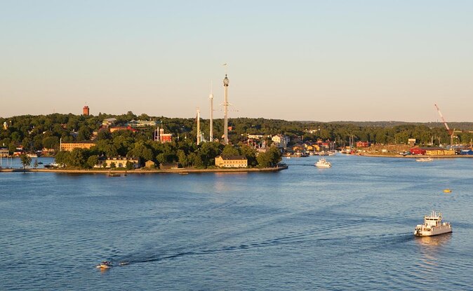 Stockholm: Royal Djurgården Boat Tour - Leaving the city for Djurgården Canal