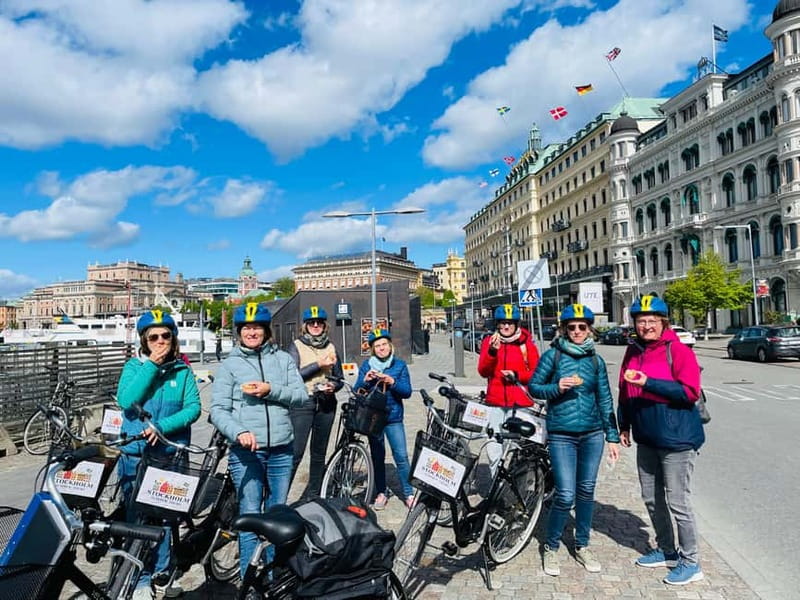Stockholm's Best Bike Tour! (English / Deutsch) - Djurgården’s museums, park roads, and Rosendal Garden