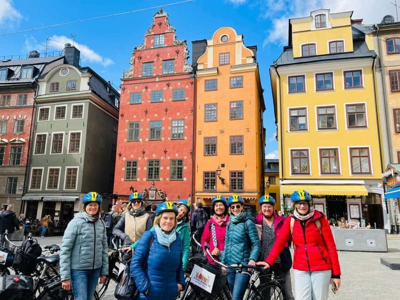 Stockholm's Best Bike Tour! (English / Deutsch) - City Hall, Riddarholmen, and the first waterfront views