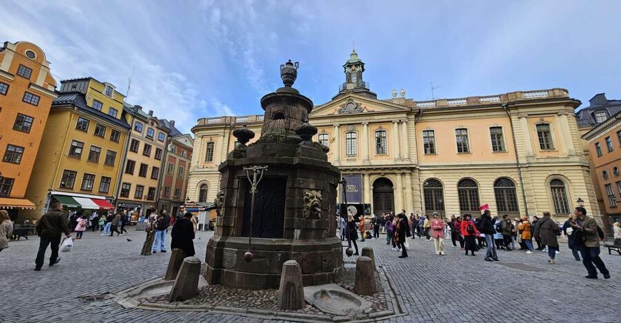 Stockholm: Secrets of Gamla Stan Guided Tour w/ Fika Option - The Stockholm Blood Bath and Gamla Stan’s Darker Side