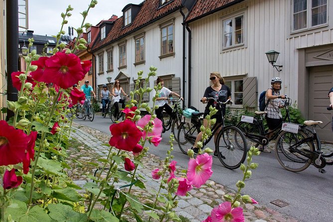 Stockholm: Södermalm E-Bike Tour - Starting with the bike and safety briefing