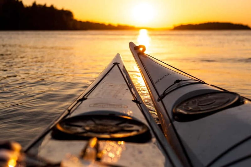 Stockholm: Sunset Archipelago Kayaking & Toast on the Water - Fika and lemonade beside the water
