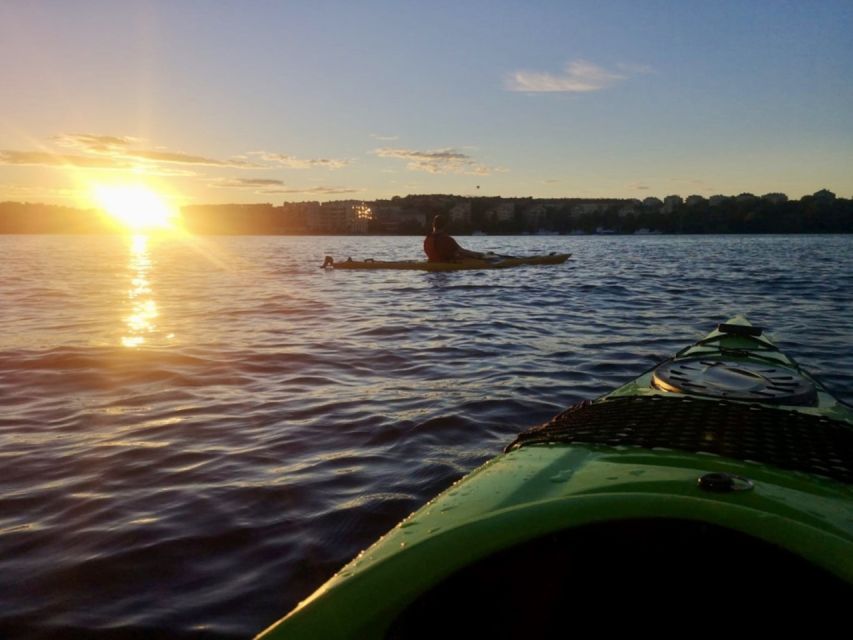 Stockholm: Sunset Kayak Tour in the City + Swedish Fika - Seeing Stockholm from a kayak at sunset