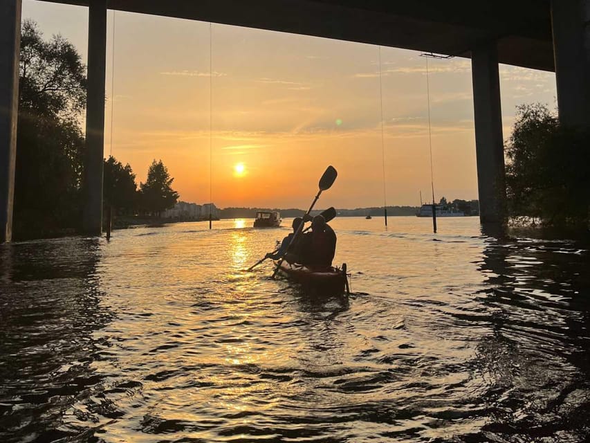 Stockholm: Sunset Kayak Tour in the City + Swedish Fika - The 20-minute safety and paddle introduction