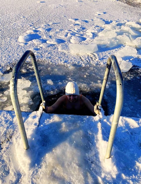 Stockholm: Traditional Sauna & Polar Plunge in Baltic Sea - A Swedish sauna beside the Stockholm Archipelago