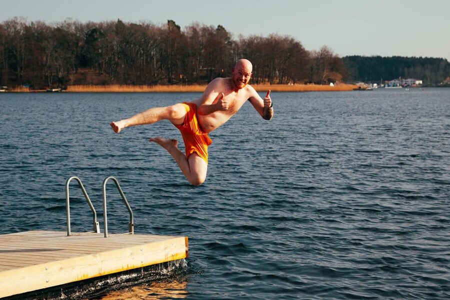 Stockholm: Traditional Sauna & Polar Plunge in Baltic Sea - Inside the wood-fired sauna