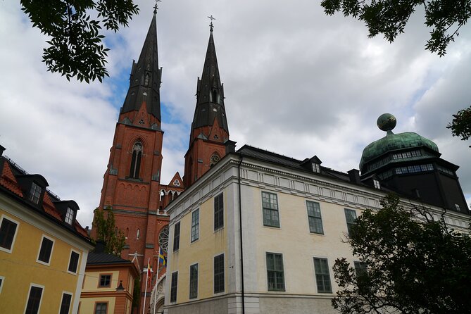 Uppsala Must See 2h city walk - 2h tour of all big attractions! - Uppsala Cathedral and the Viking stones