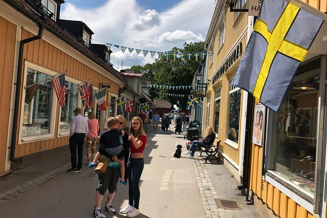 Viking History, Runes & Countryside 9h Tour to Sigtuna & Uppsala - Uppsala Cathedral and the castle courtyard