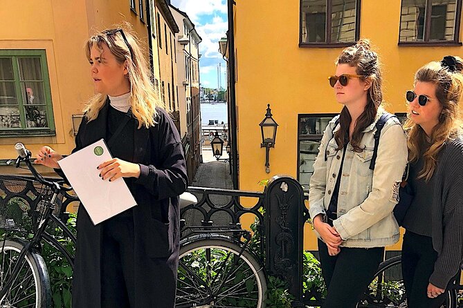 Walking Tour of Stockholm's Old Town, Gamla Stan - Mynttorget and the approach to the Royal Palace