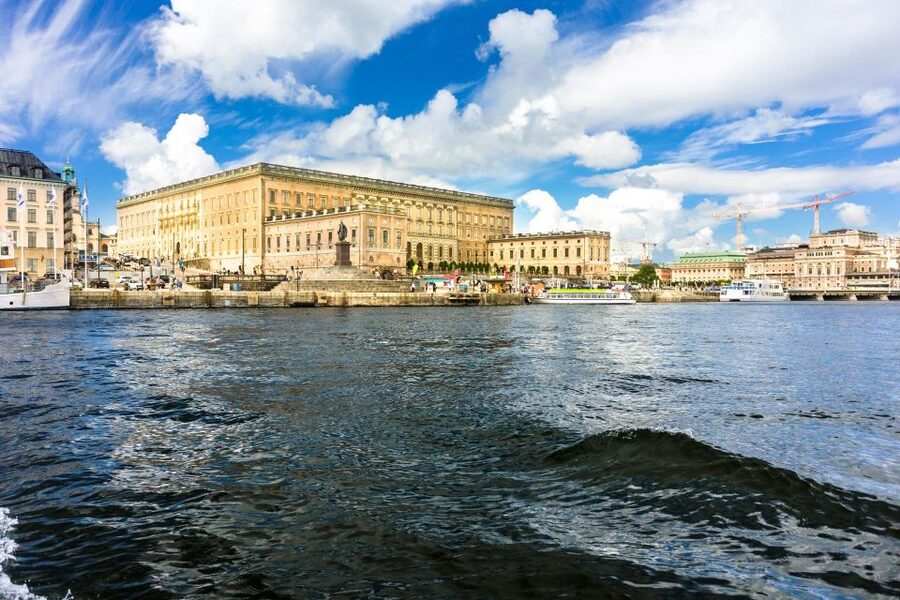 World War II Stockholm Old Town Walking Tour and Army Museum - Berzelii Park and the Remembrance Path