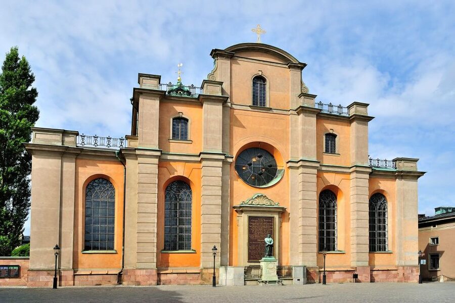 World War II Stockholm Old Town Walking Tour and Army Museum - Two hours or three hours?